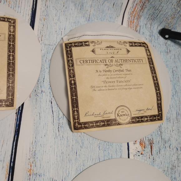 8 Bradex 9" Plates The Garden Secrets - Picture 12 of 16